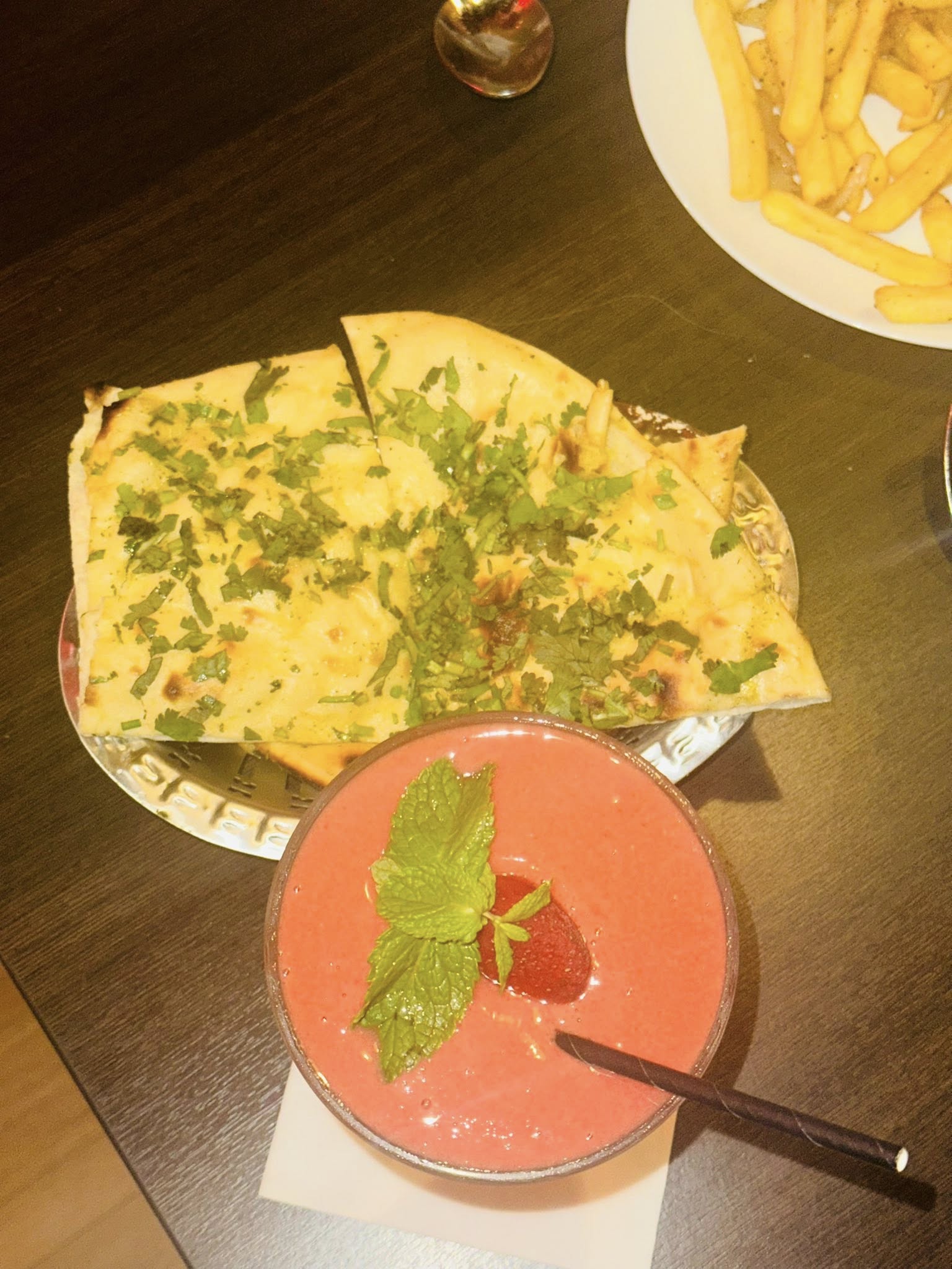 Freshly baked garlic and coriander naan bread served with a vibrant pink 
dipping sauce at MariGold restaurant in Kilmacolm. 